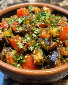 Marokkanischer Zaalouk: Ein rauchiger Auberginen- und Tomatensalat